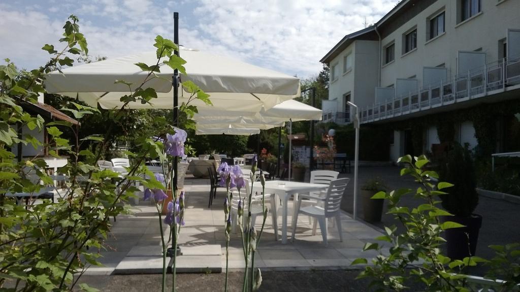 Logis Hotel Maison Carree Restaurant O Carre Dart Mereville  Bagian luar foto