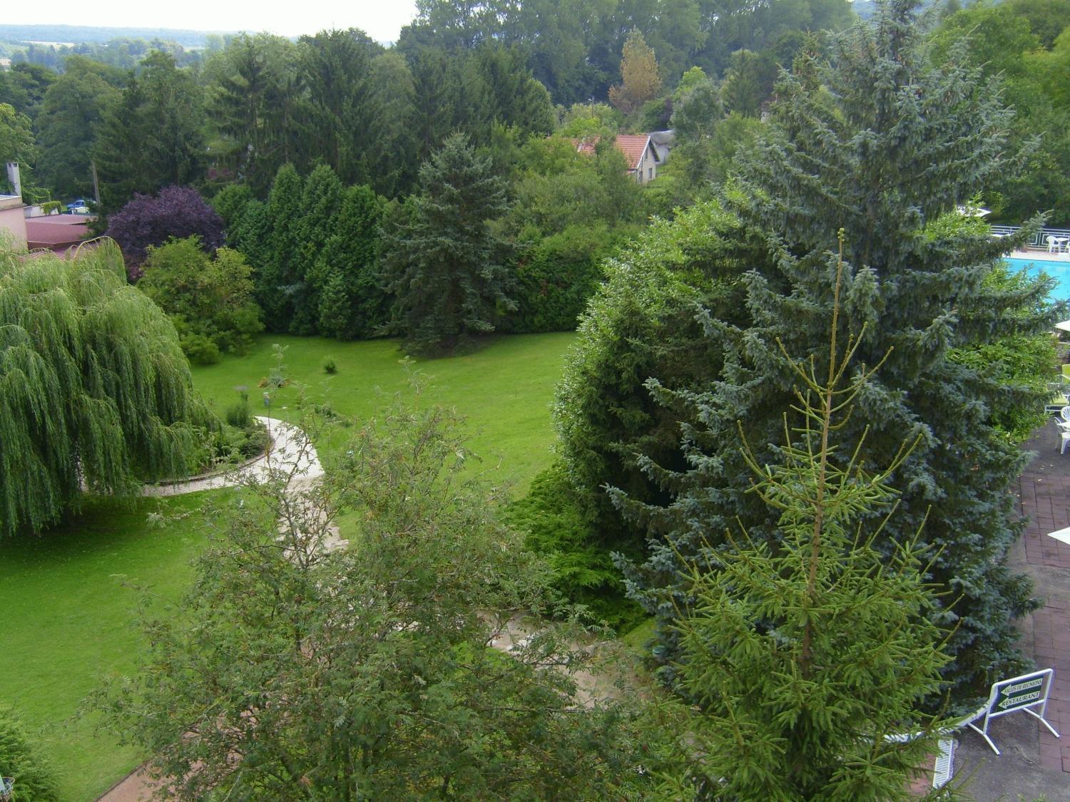 Logis Hotel Maison Carree Restaurant O Carre Dart Mereville  Bagian luar foto