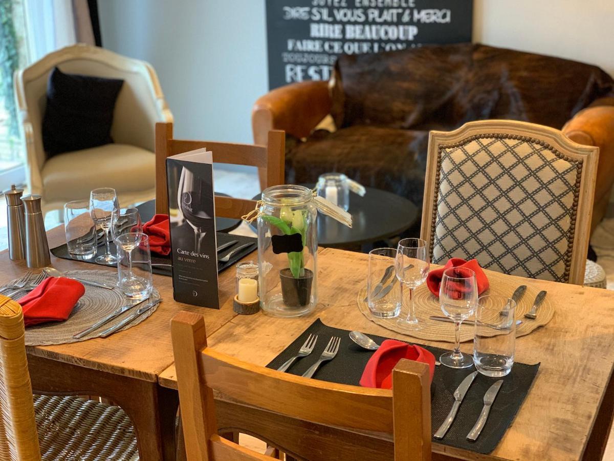 Logis Hotel Maison Carree Restaurant O Carre Dart Mereville  Bagian luar foto