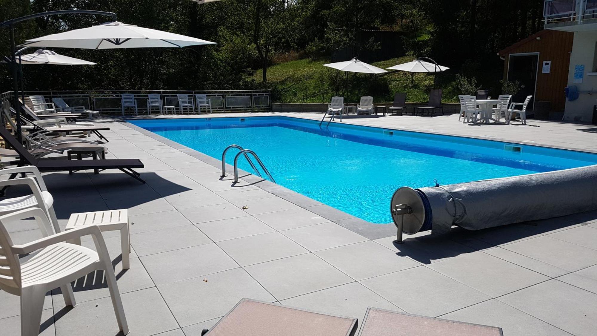 Logis Hotel Maison Carree Restaurant O Carre Dart Mereville  Bagian luar foto
