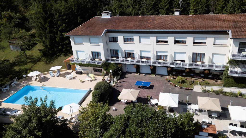Logis Hotel Maison Carree Restaurant O Carre Dart Mereville  Bagian luar foto