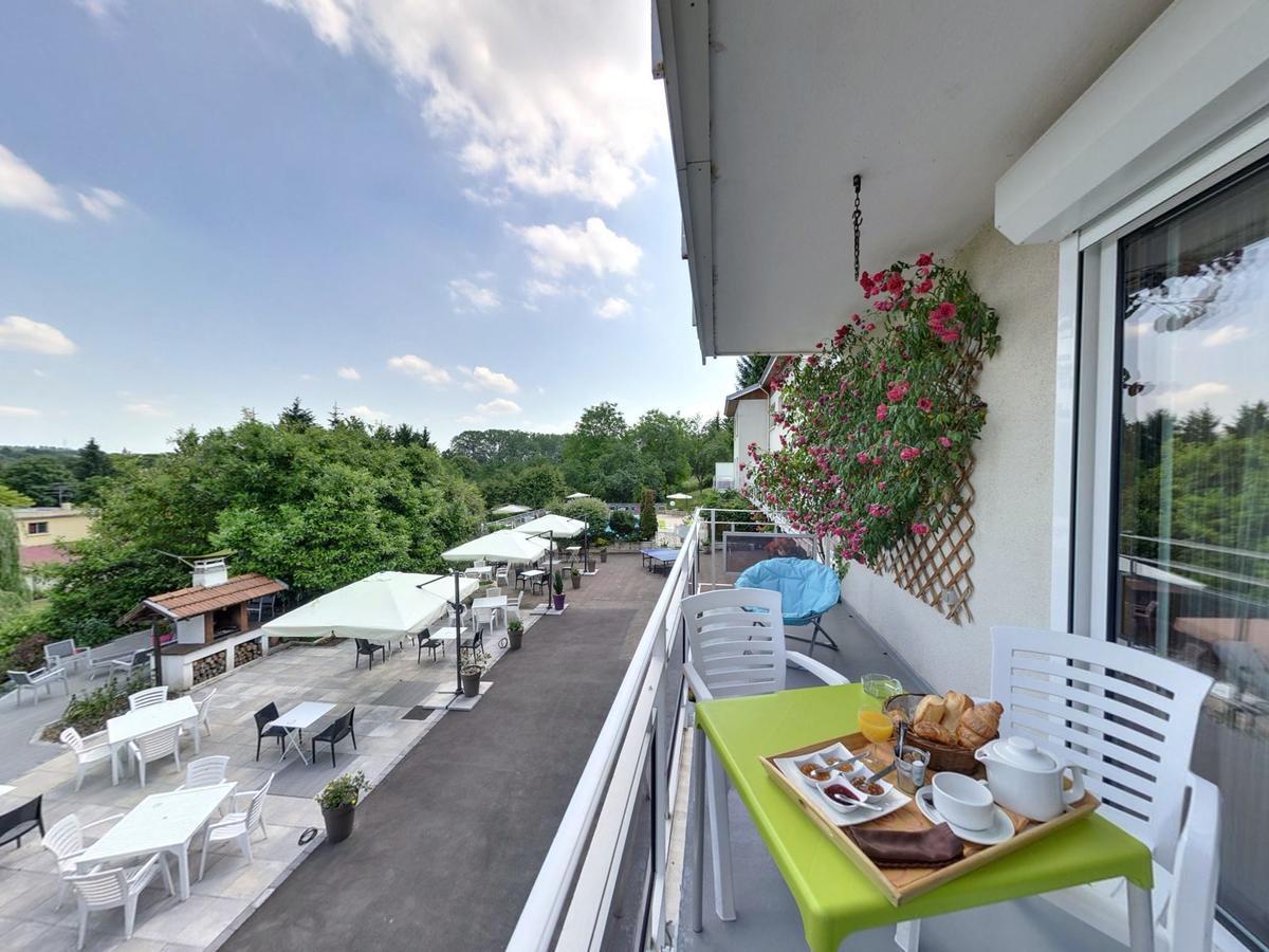 Logis Hotel Maison Carree Restaurant O Carre Dart Mereville  Bagian luar foto