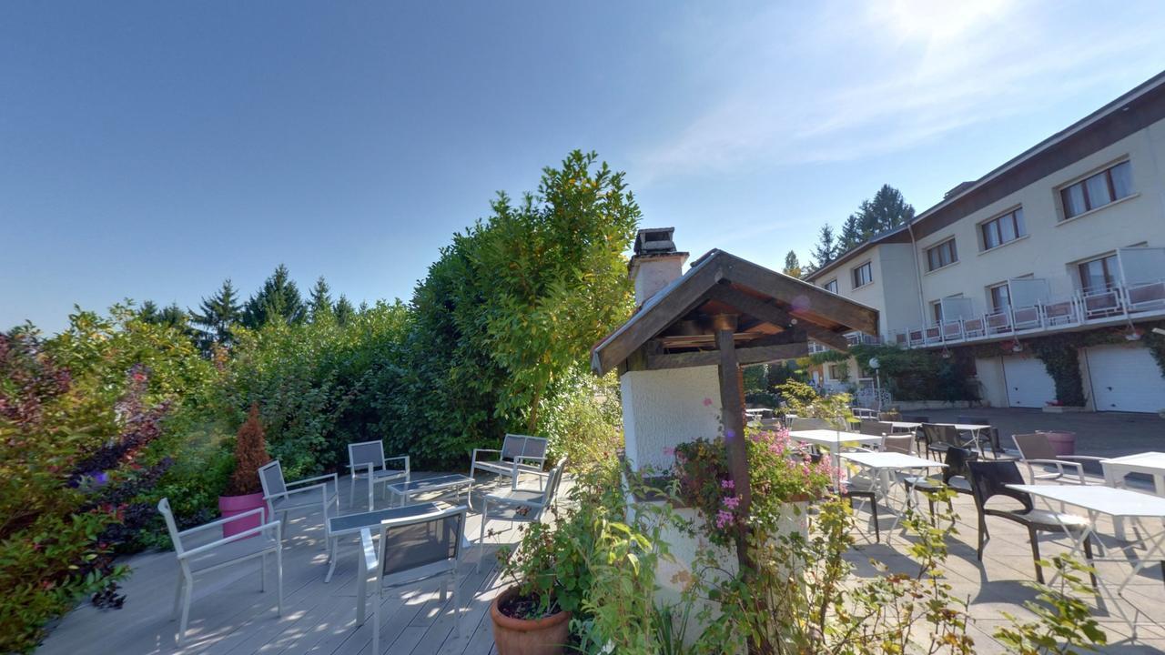 Logis Hotel Maison Carree Restaurant O Carre Dart Mereville  Bagian luar foto