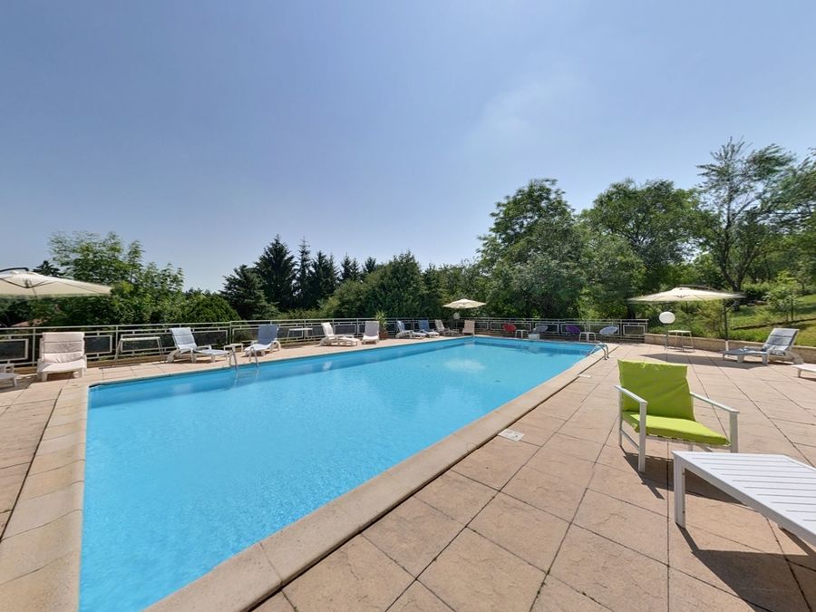 Logis Hotel Maison Carree Restaurant O Carre Dart Mereville  Bagian luar foto
