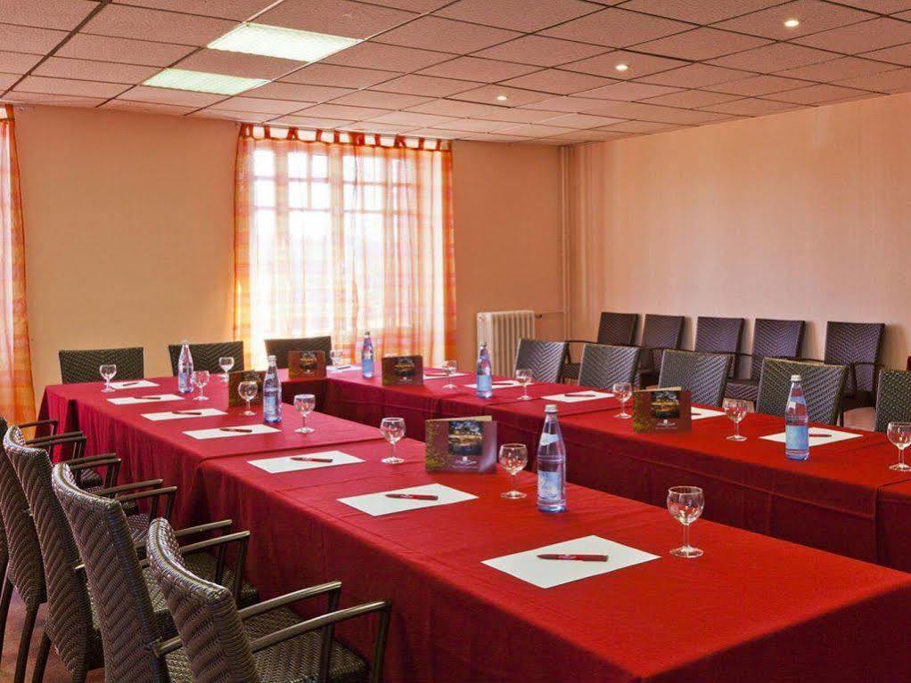 Logis Hotel Maison Carree Restaurant O Carre Dart Mereville  Bagian luar foto