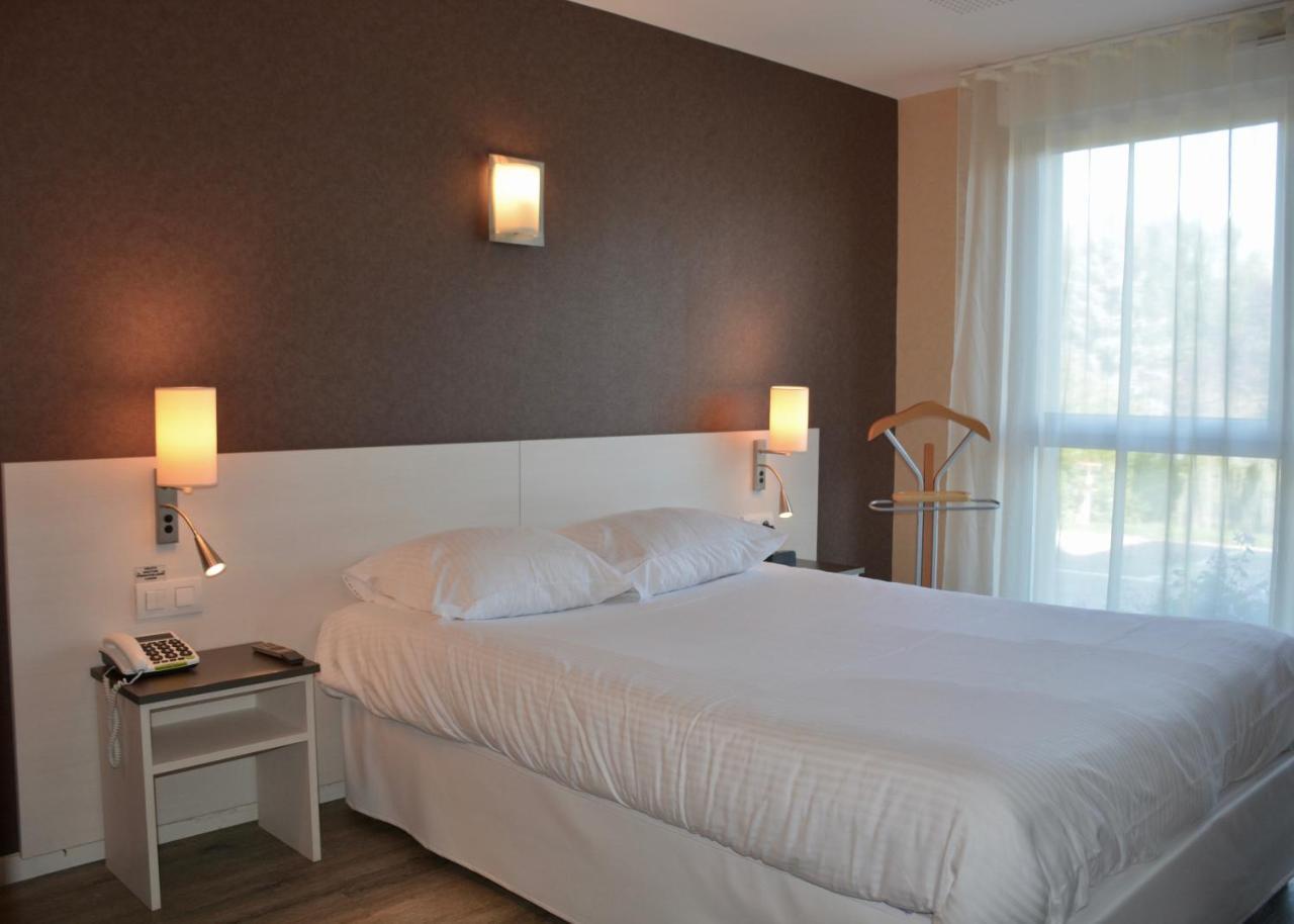 Logis Hotel Maison Carree Restaurant O Carre Dart Mereville  Bagian luar foto