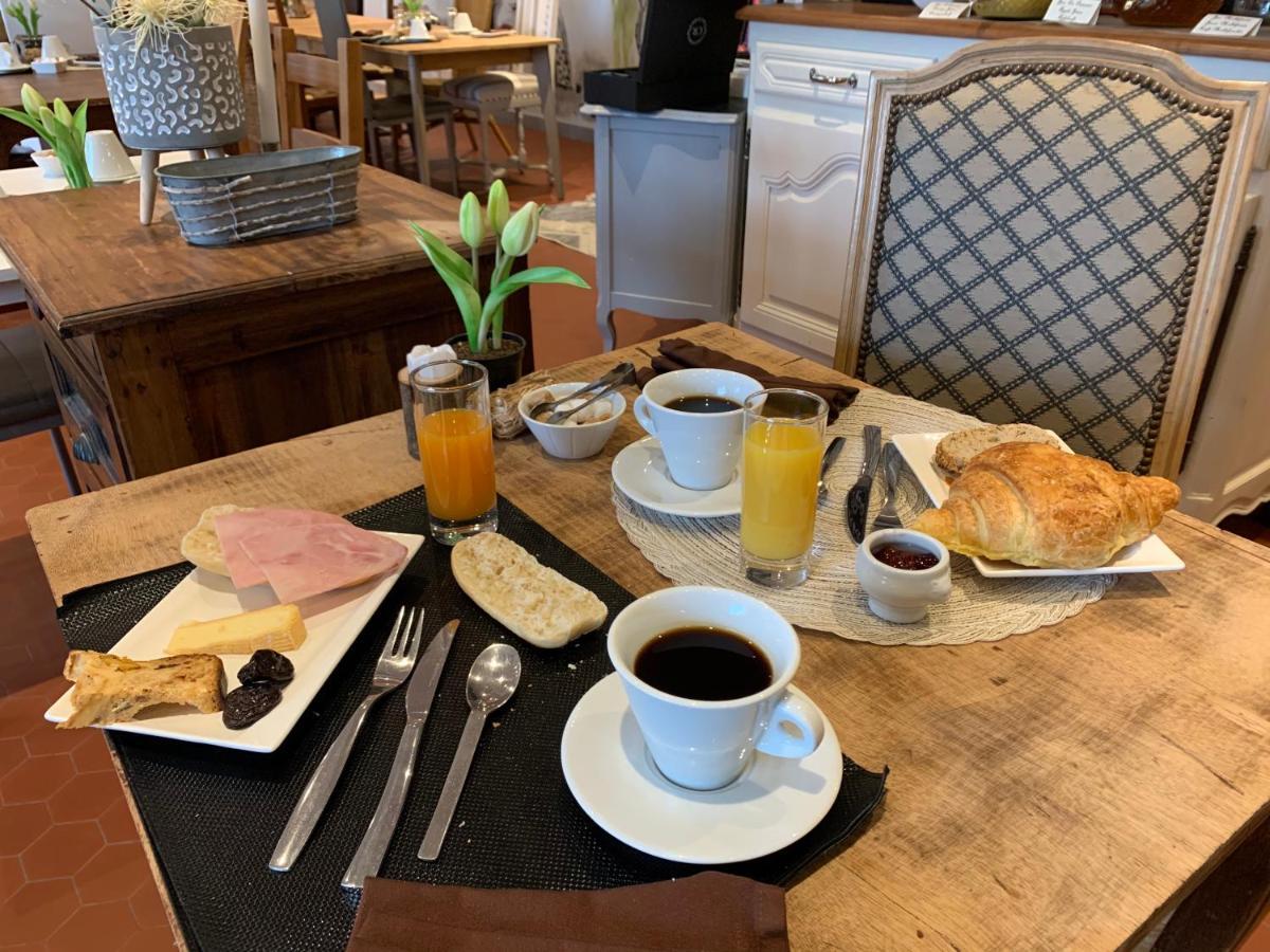 Logis Hotel Maison Carree Restaurant O Carre Dart Mereville  Bagian luar foto