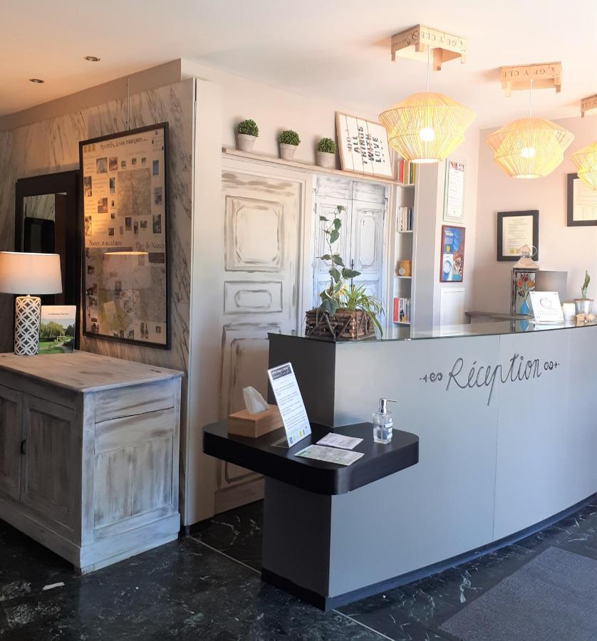 Logis Hotel Maison Carree Restaurant O Carre Dart Mereville  Bagian luar foto